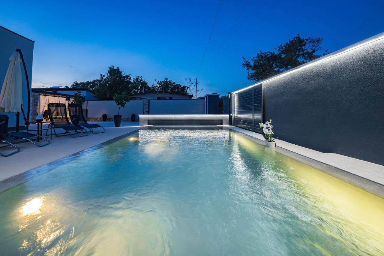 Marsel Villa *