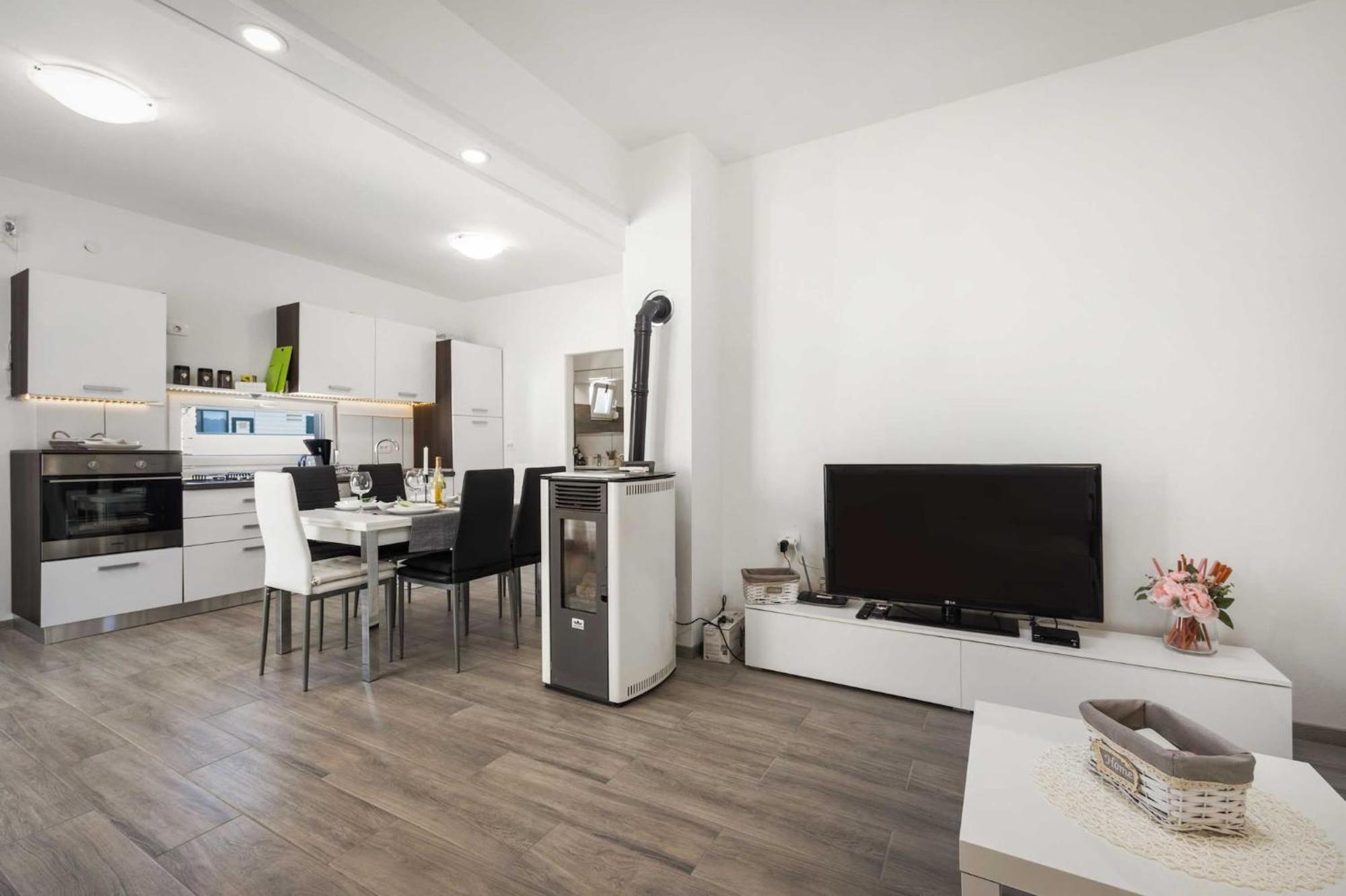 Marsel Villa *